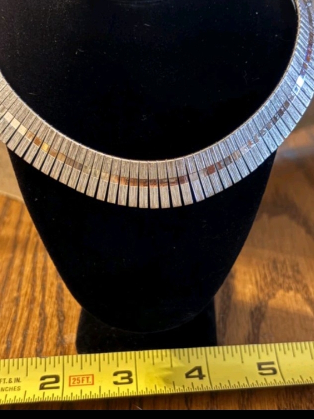 Flexible Ribbed Collar Necklace - Women's Jewelry